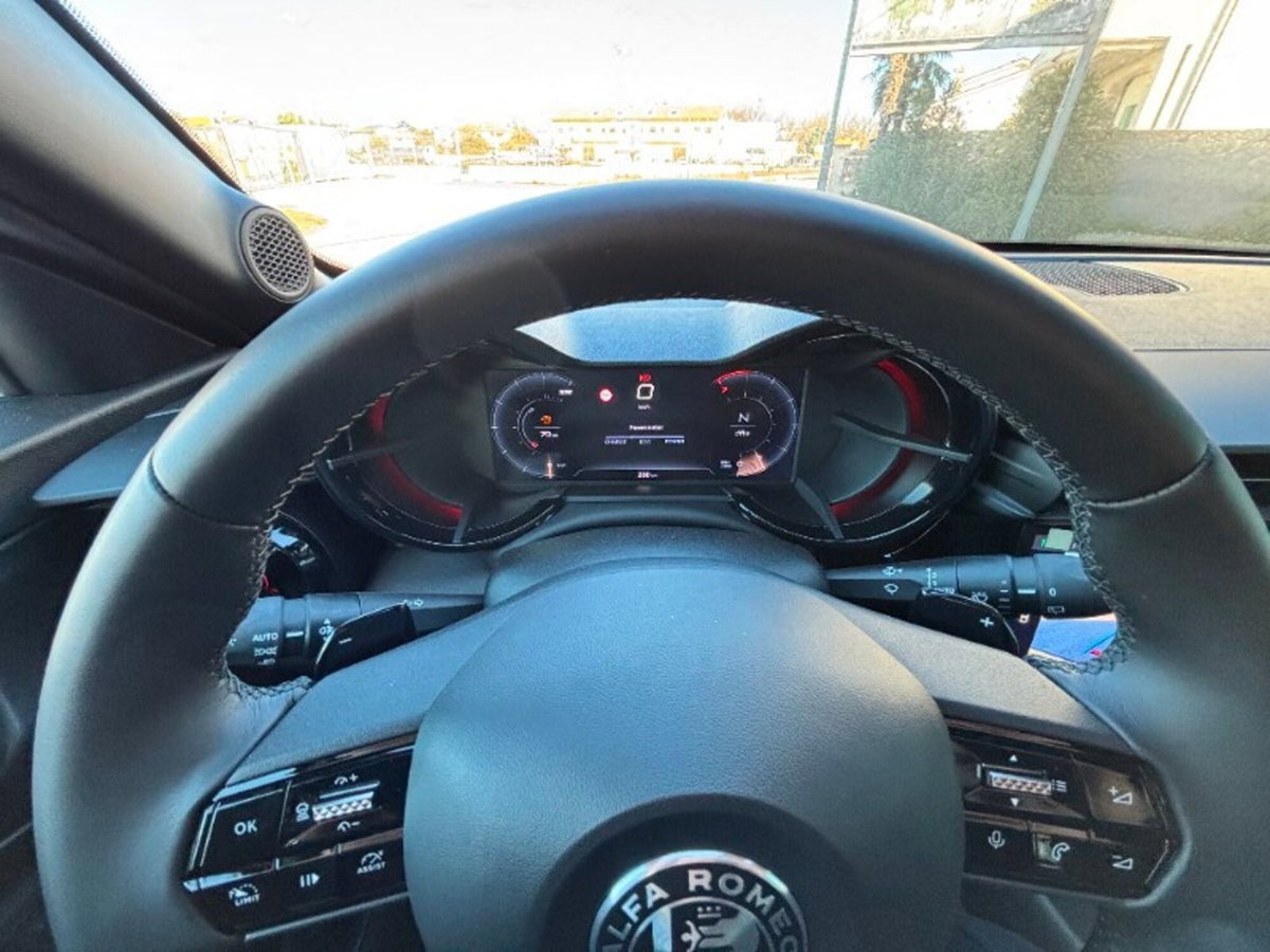 Alfa Romeo Junior 1.2 ibrida Speciale 145cv edct6 (16)