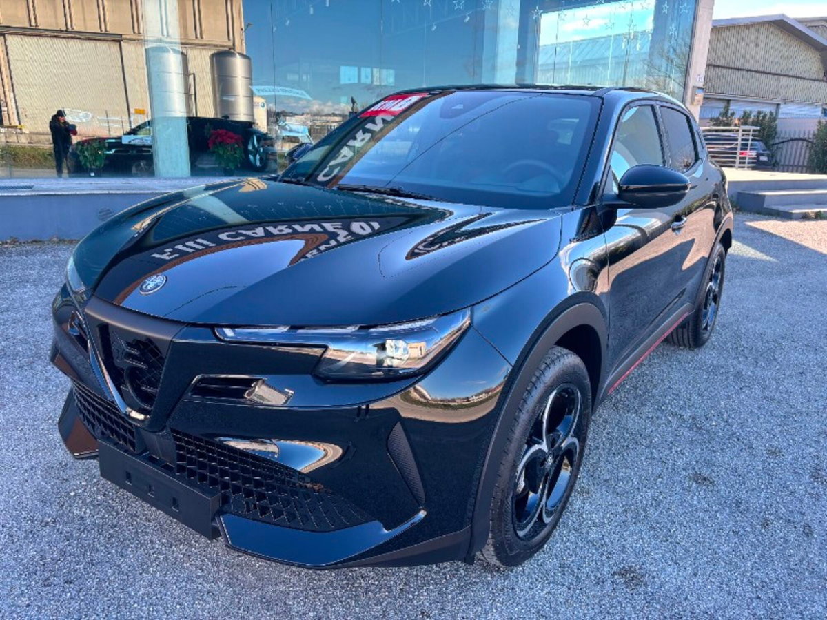 Alfa Romeo Junior 1.2 ibrida Speciale 145cv edct6 (2)