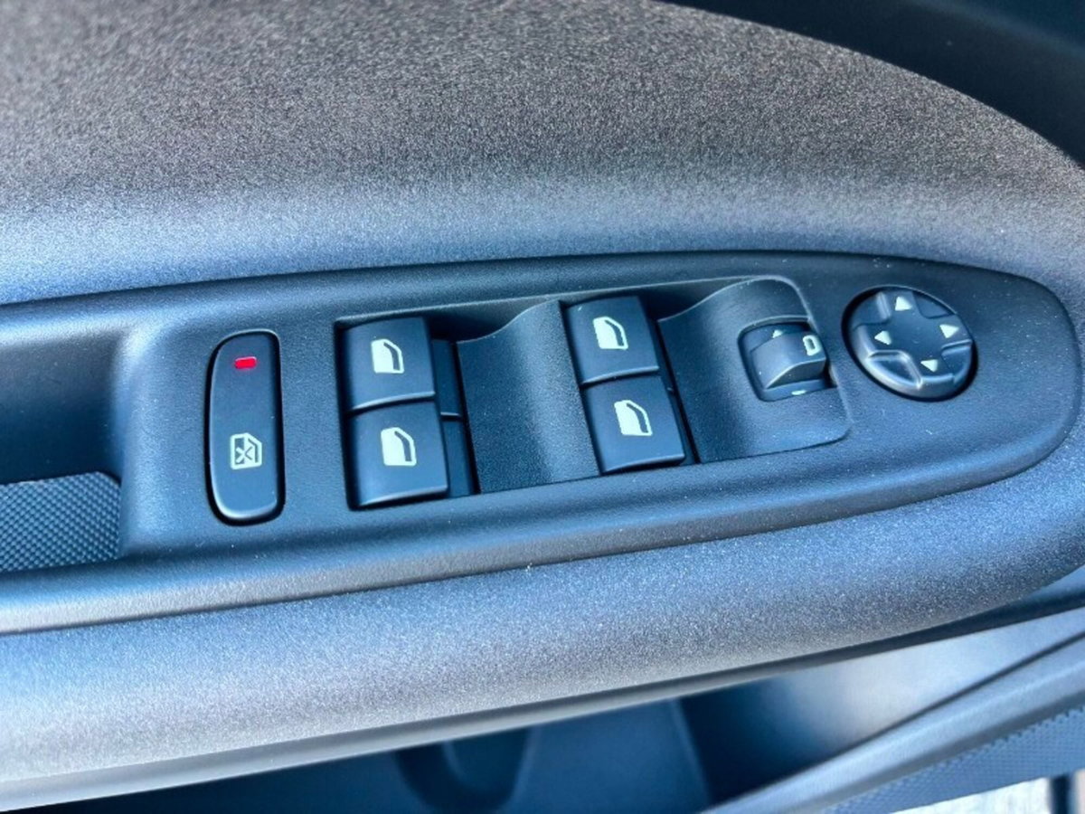 Alfa Romeo Junior 1.2 ibrida Speciale 145cv edct6 (20)