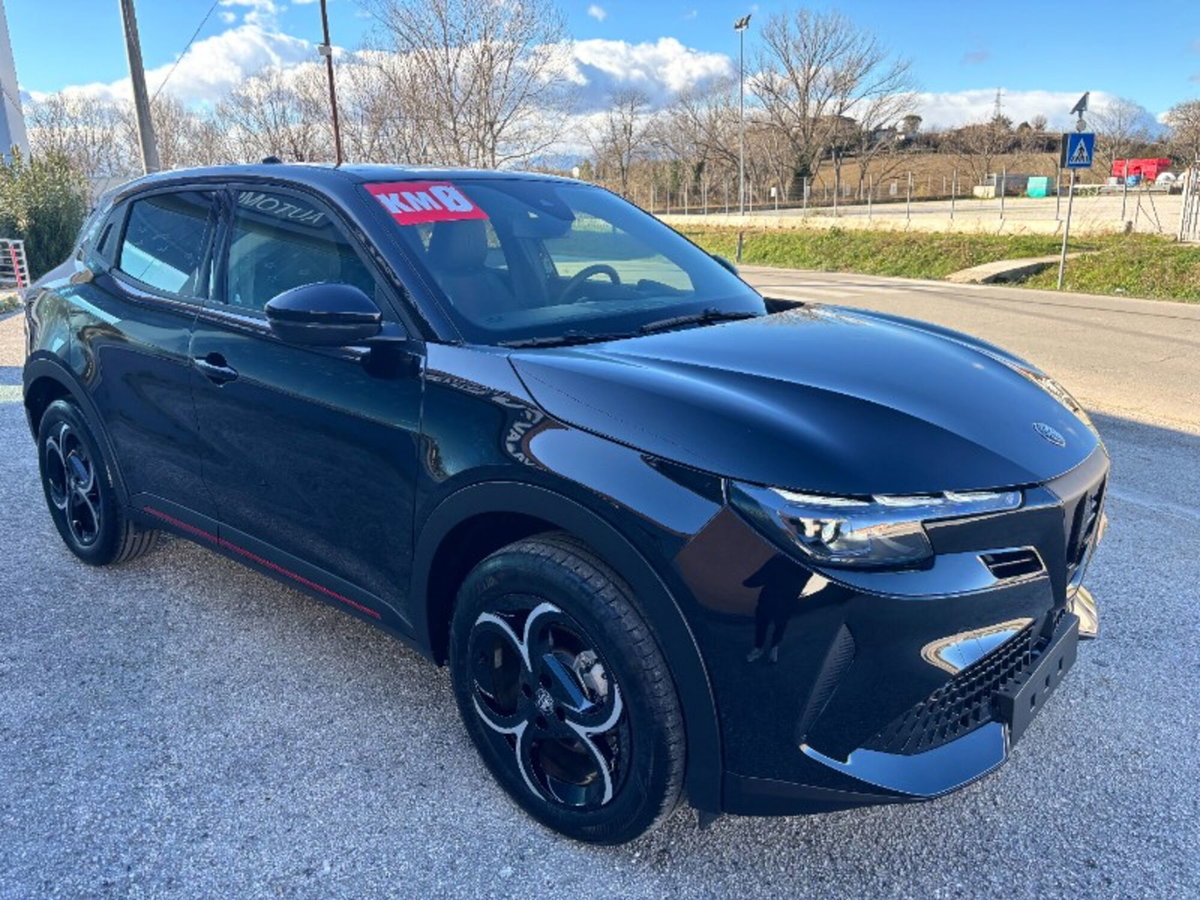 Alfa Romeo Junior 1.2 ibrida Speciale 145cv edct6 (4)