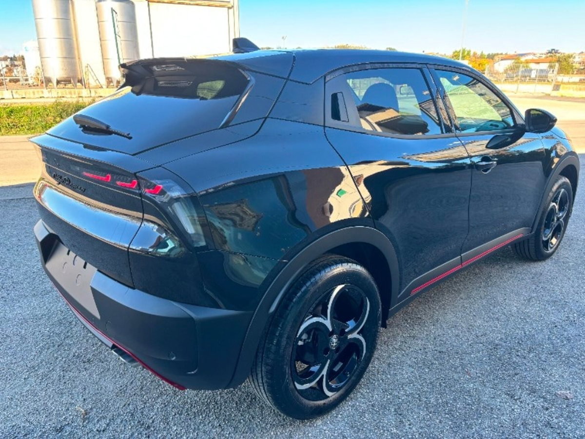 Alfa Romeo Junior 1.2 ibrida Speciale 145cv edct6 (5)