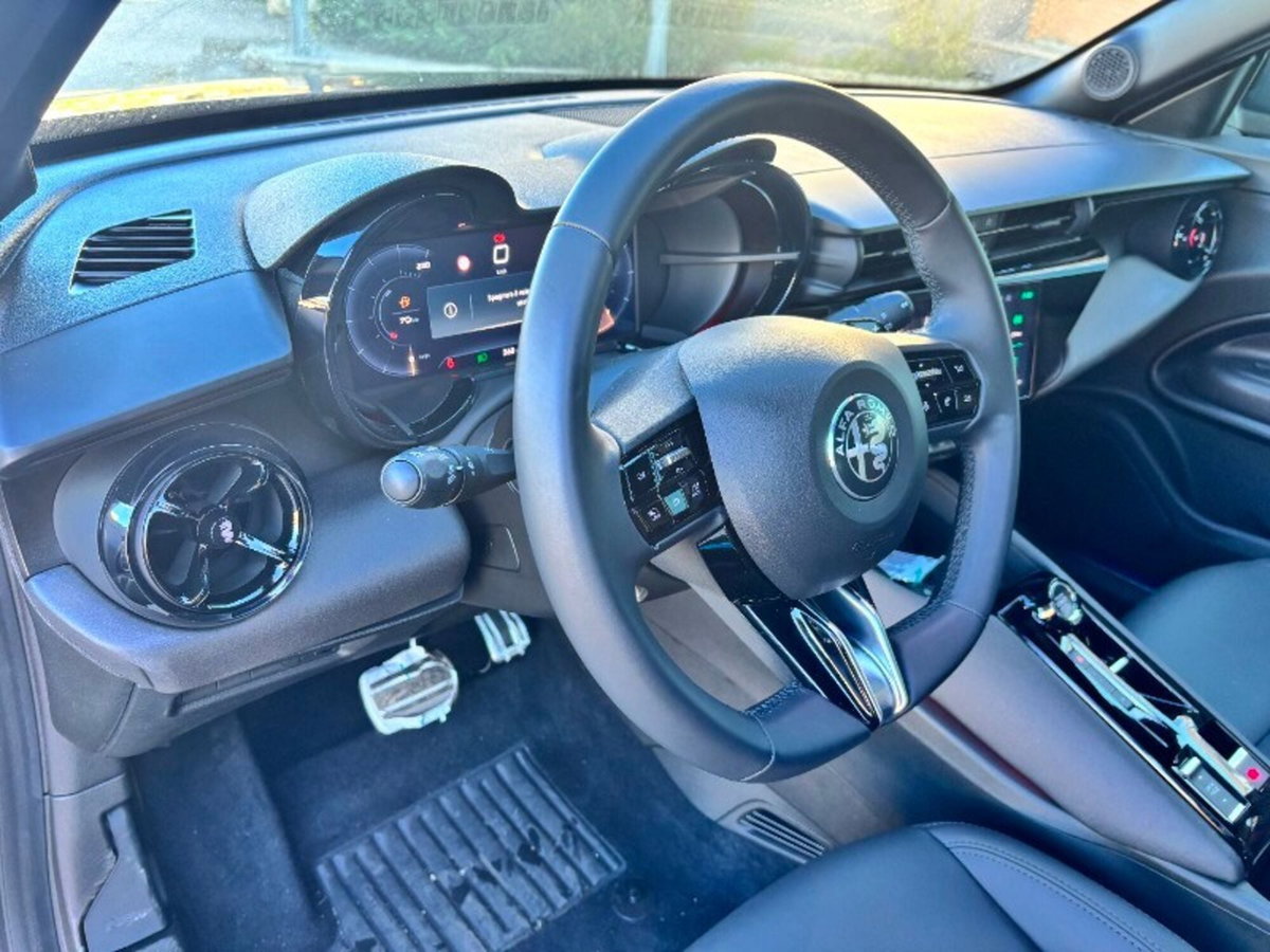 Alfa Romeo Junior 1.2 ibrida Speciale 145cv edct6 (8)
