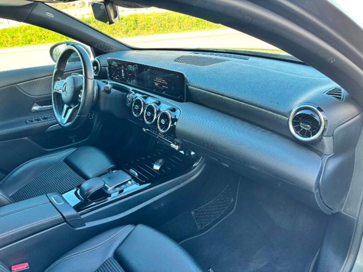 Mercedes-Benz Classe A Sedan 180 d Automatic 4p. Business (14)
