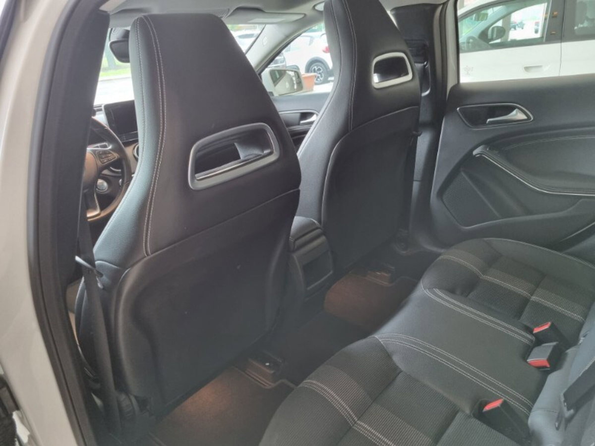 Mercedes-Benz GLA SUV 200 Sport (14)