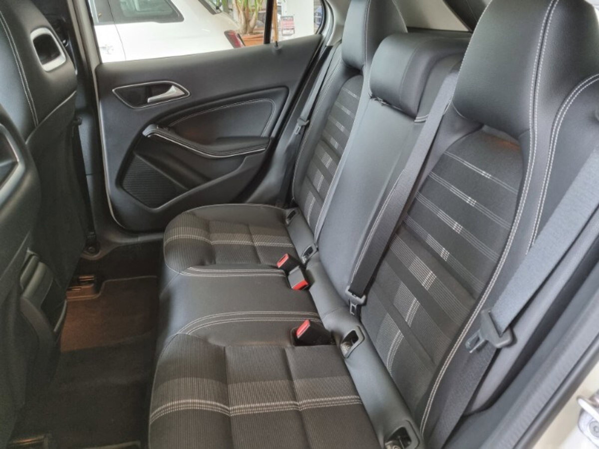 Mercedes-Benz GLA SUV 200 Sport (15)