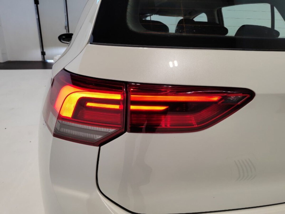 Volkswagen Golf 1.0 eTSI EVO DSG Life (11)