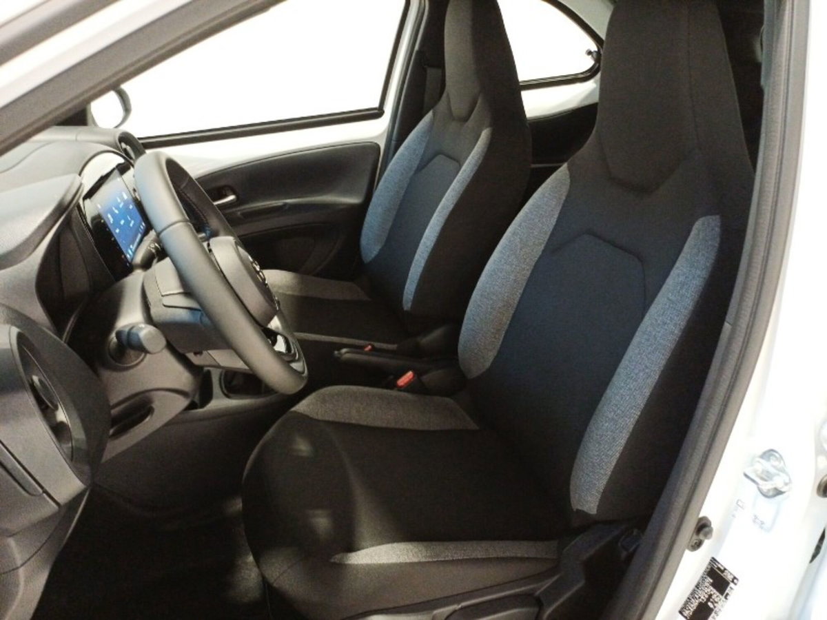 Toyota Aygo X 1.0 VVT-i 72 CV 5 porte Limited Air (19)