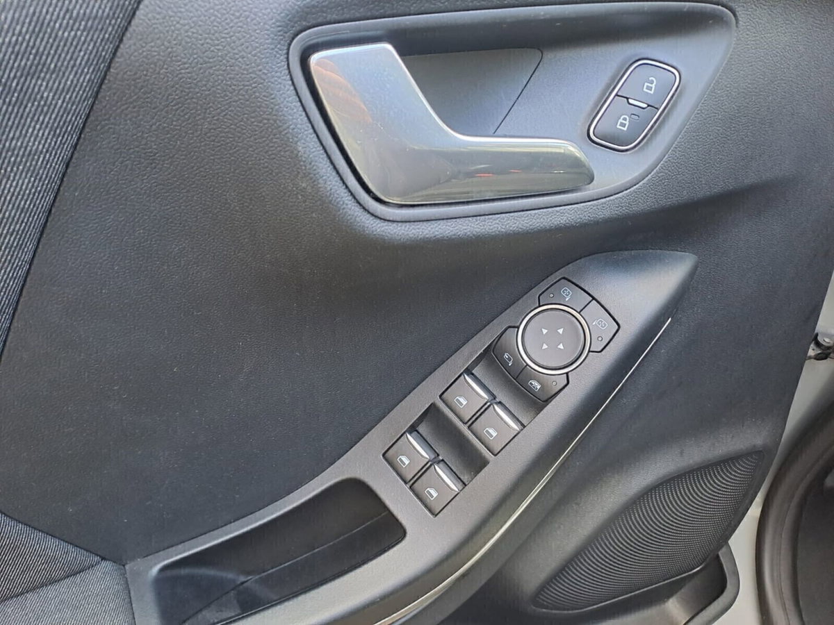 Ford Puma 1.0 EcoBoost Hybrid 125 CV S&S aut. Titanium Design (18)