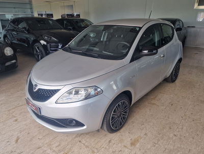 Lancia Ypsilon 1.0 FireFly 5 porte S&S Hybrid Ecochic Gold usata