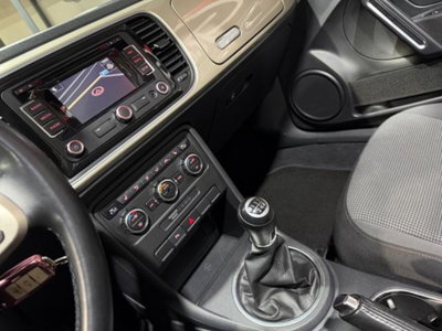 Volkswagen Maggiolino Cabrio 2.0 TDI Sport (13)