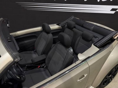 Volkswagen Maggiolino Cabrio 2.0 TDI Sport (14)