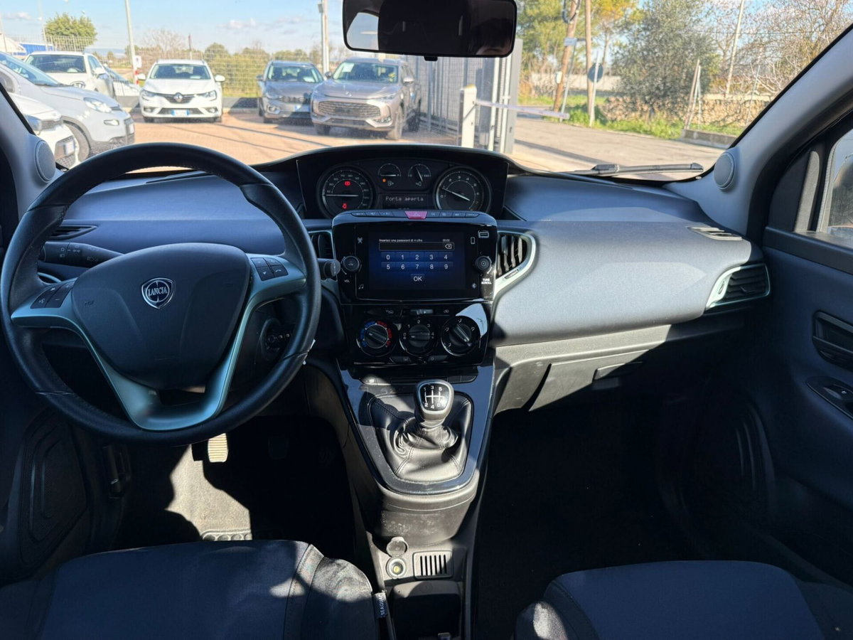 Lancia Ypsilon 1.0 FireFly 5 porte S&S Hybrid Ecochic A. Ferretti (10)