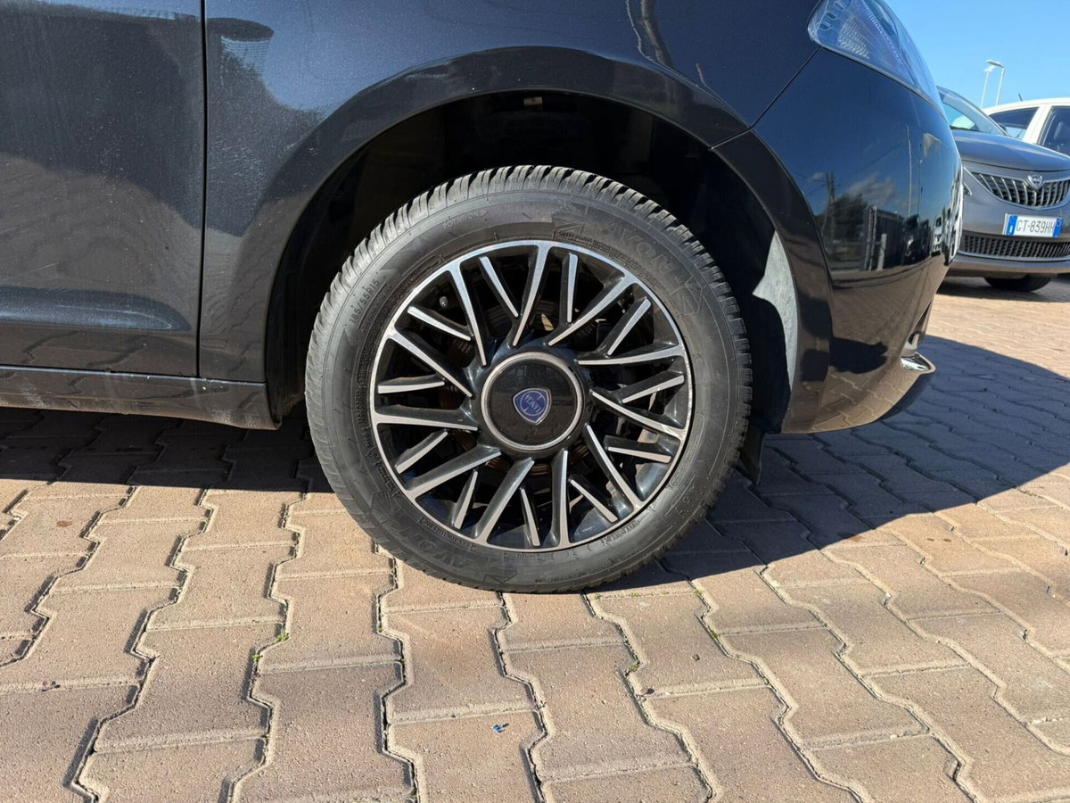 Lancia Ypsilon 1.0 FireFly 5 porte S&S Hybrid Ecochic A. Ferretti (5)