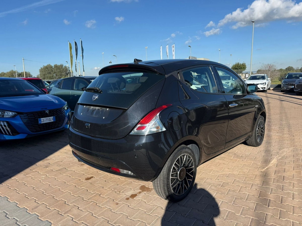 Lancia Ypsilon 1.0 FireFly 5 porte S&S Hybrid Ecochic A. Ferretti (6)