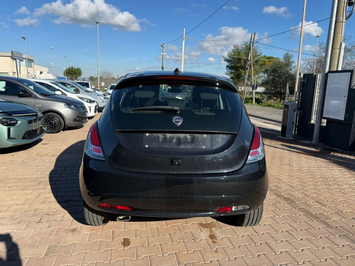 Lancia Ypsilon 1.0 FireFly 5 porte S&S Hybrid Ecochic A. Ferretti (7)