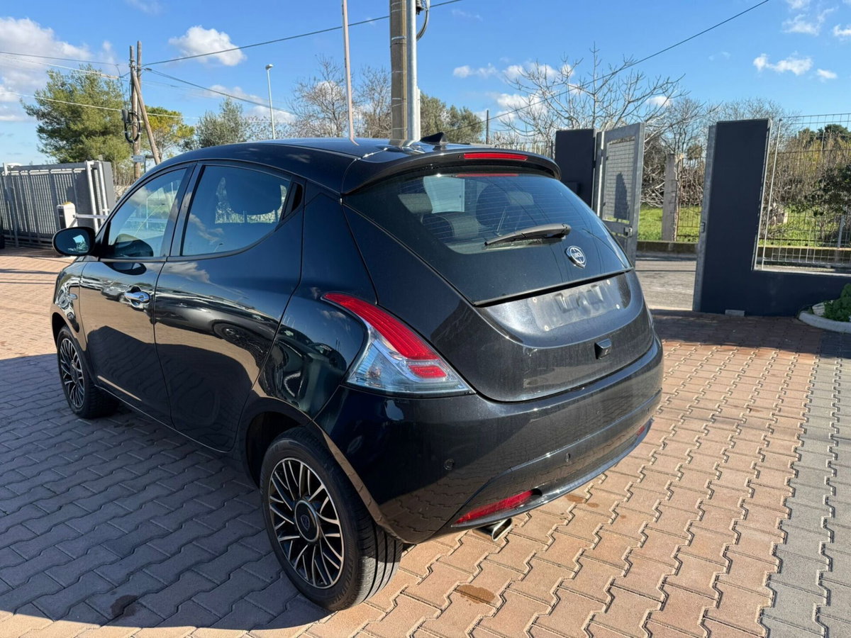 Lancia Ypsilon 1.0 FireFly 5 porte S&S Hybrid Ecochic A. Ferretti (8)