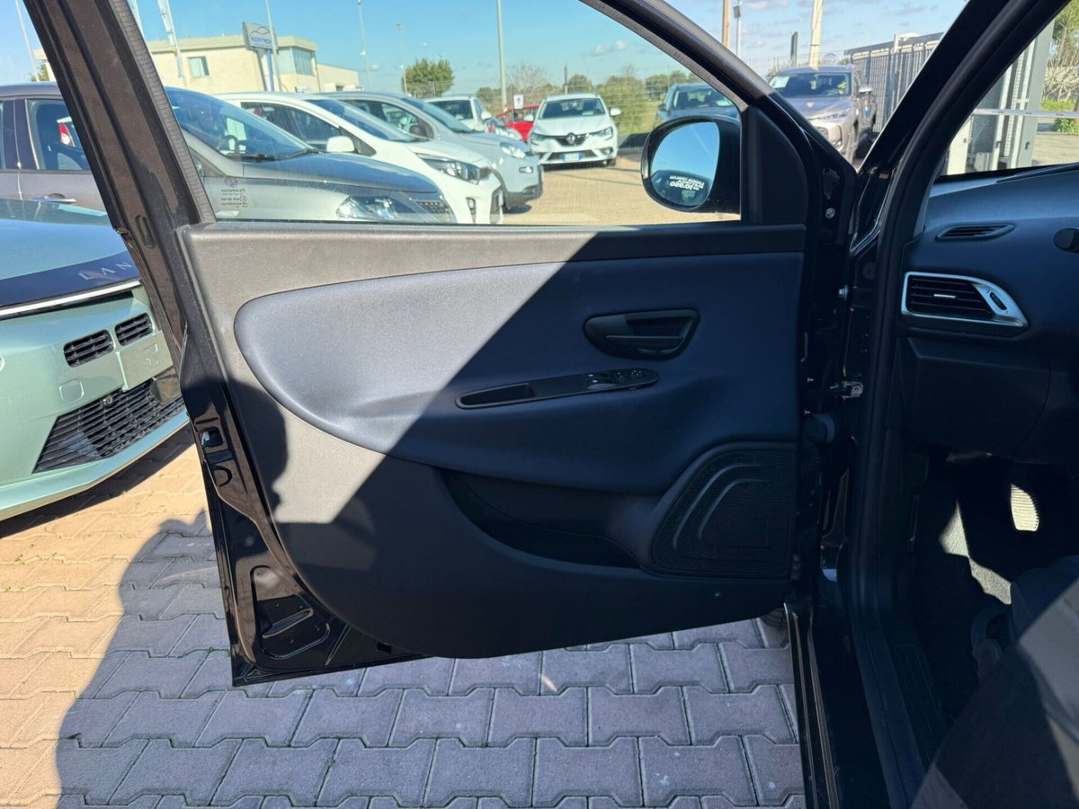 Lancia Ypsilon 1.0 FireFly 5 porte S&S Hybrid Ecochic A. Ferretti (9)