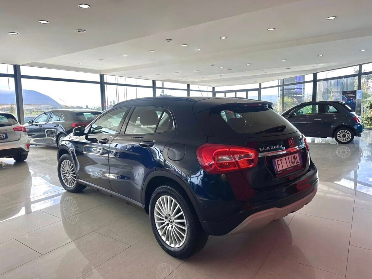 Mercedes-Benz GLA SUV 200 d Automatic 4Matic Executive (2)