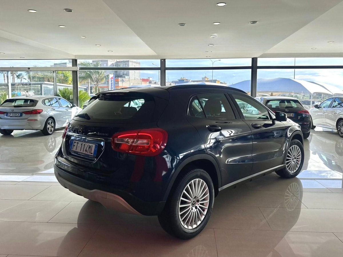 Mercedes-Benz GLA SUV 200 d Automatic 4Matic Executive (3)