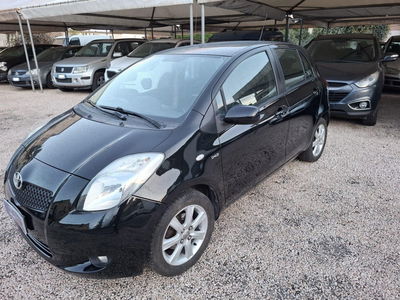 Toyota Yaris 1.D-4D 5 porte Sol usata