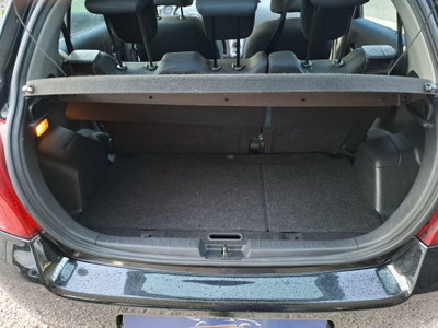 Toyota Yaris 1.D-4D 5 porte Sol (11)