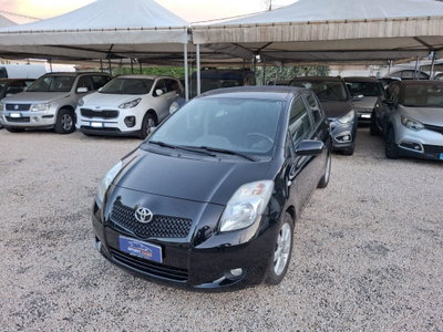 Toyota Yaris 1.D-4D 5 porte Sol (2)