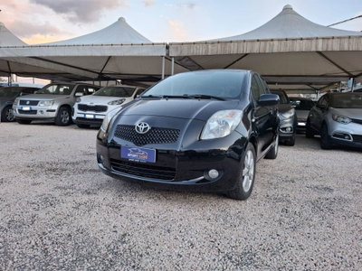 Toyota Yaris 1.D-4D 5 porte Sol (3)