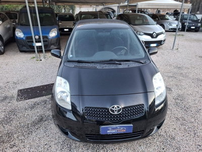 Toyota Yaris 1.D-4D 5 porte Sol (4)