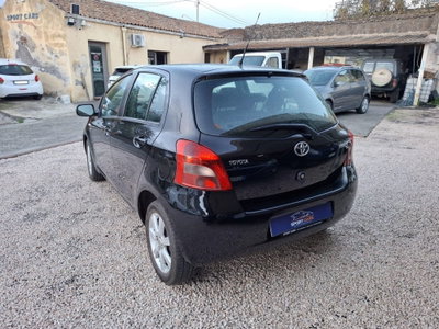 Toyota Yaris 1.D-4D 5 porte Sol (5)