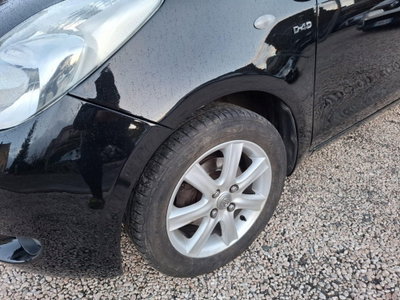 Toyota Yaris 1.D-4D 5 porte Sol (7)