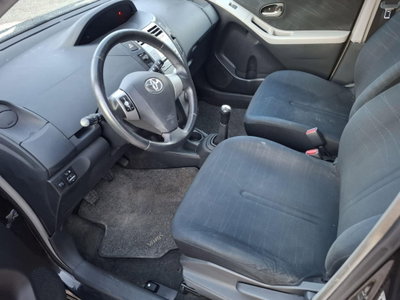 Toyota Yaris 1.D-4D 5 porte Sol (8)