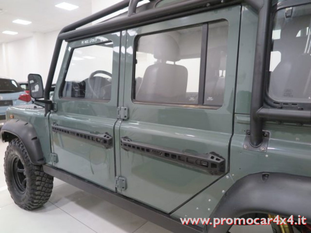 Land Rover Defender 110 2.4 TD4 Station Wagon E (7)