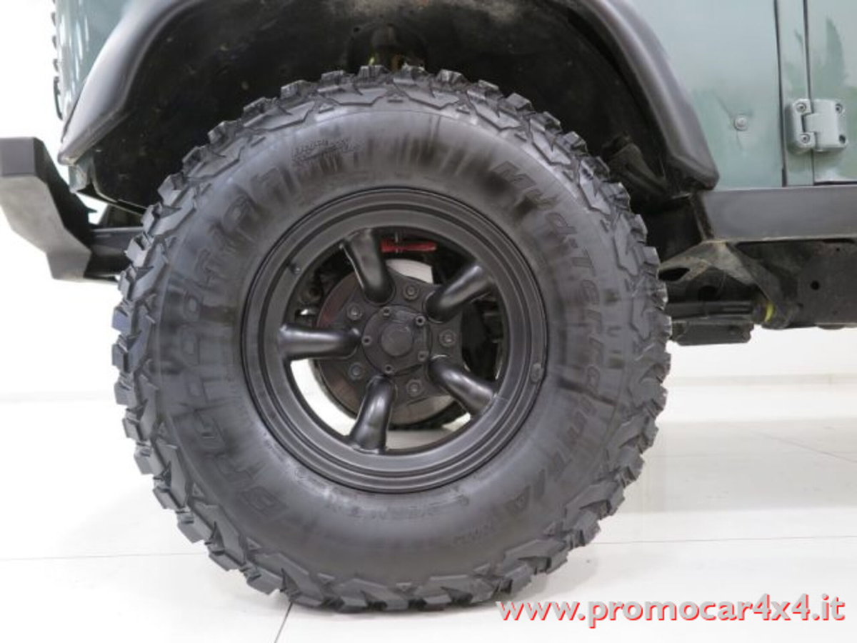 Land Rover Defender 110 2.4 TD4 Station Wagon E (8)
