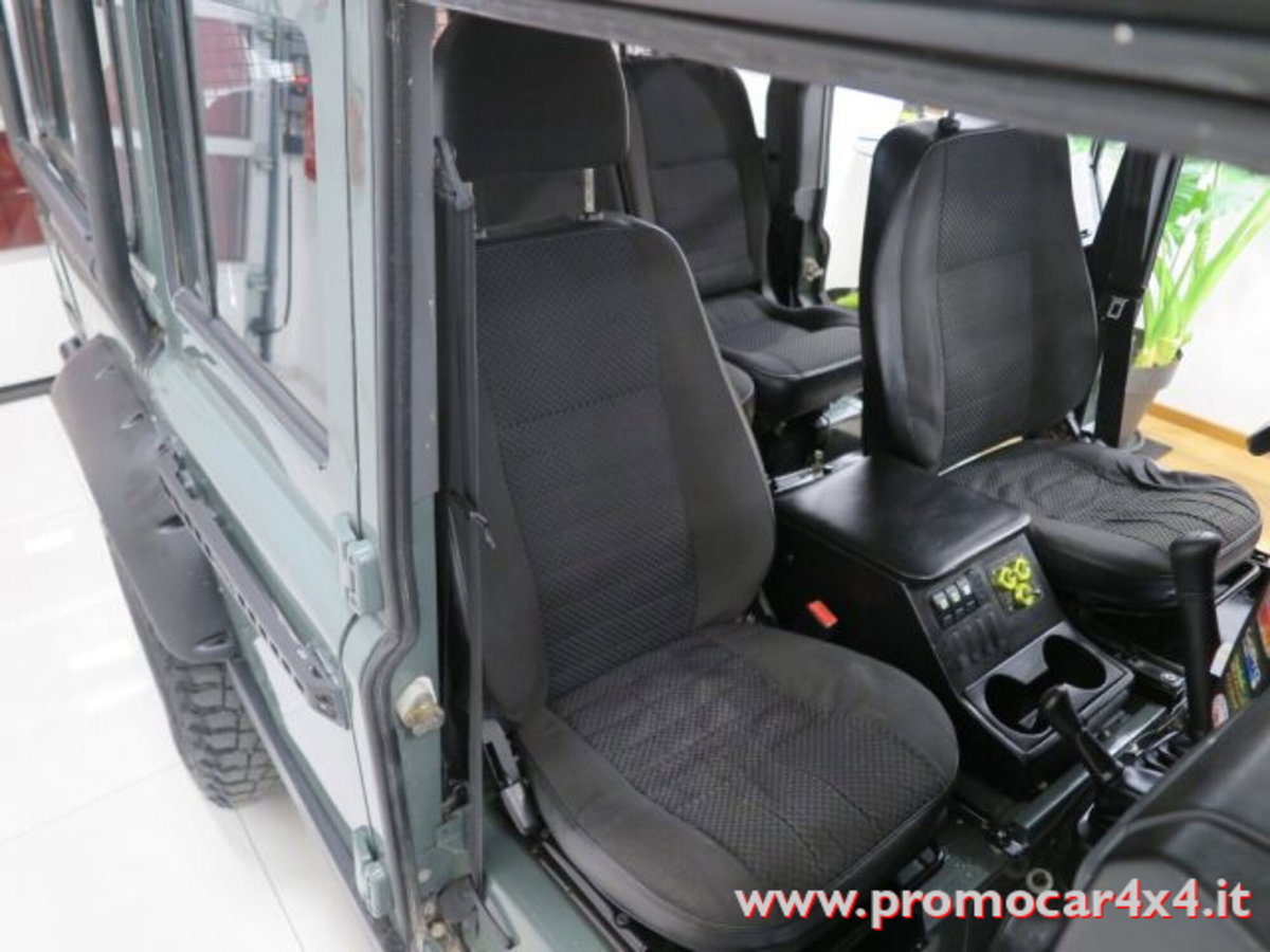 Land Rover Defender 110 2.4 TD4 Station Wagon E (10)