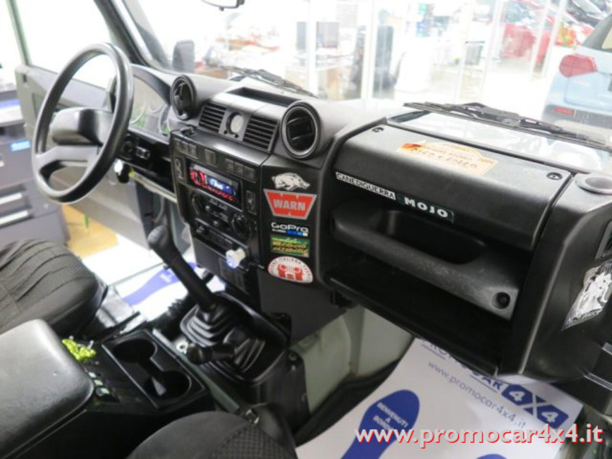 Land Rover Defender 110 2.4 TD4 Station Wagon E (11)