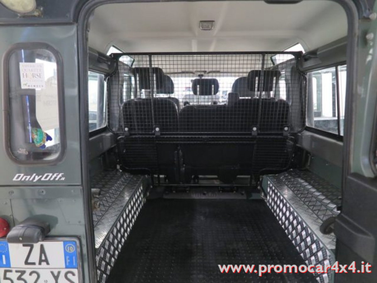Land Rover Defender 110 2.4 TD4 Station Wagon E (13)