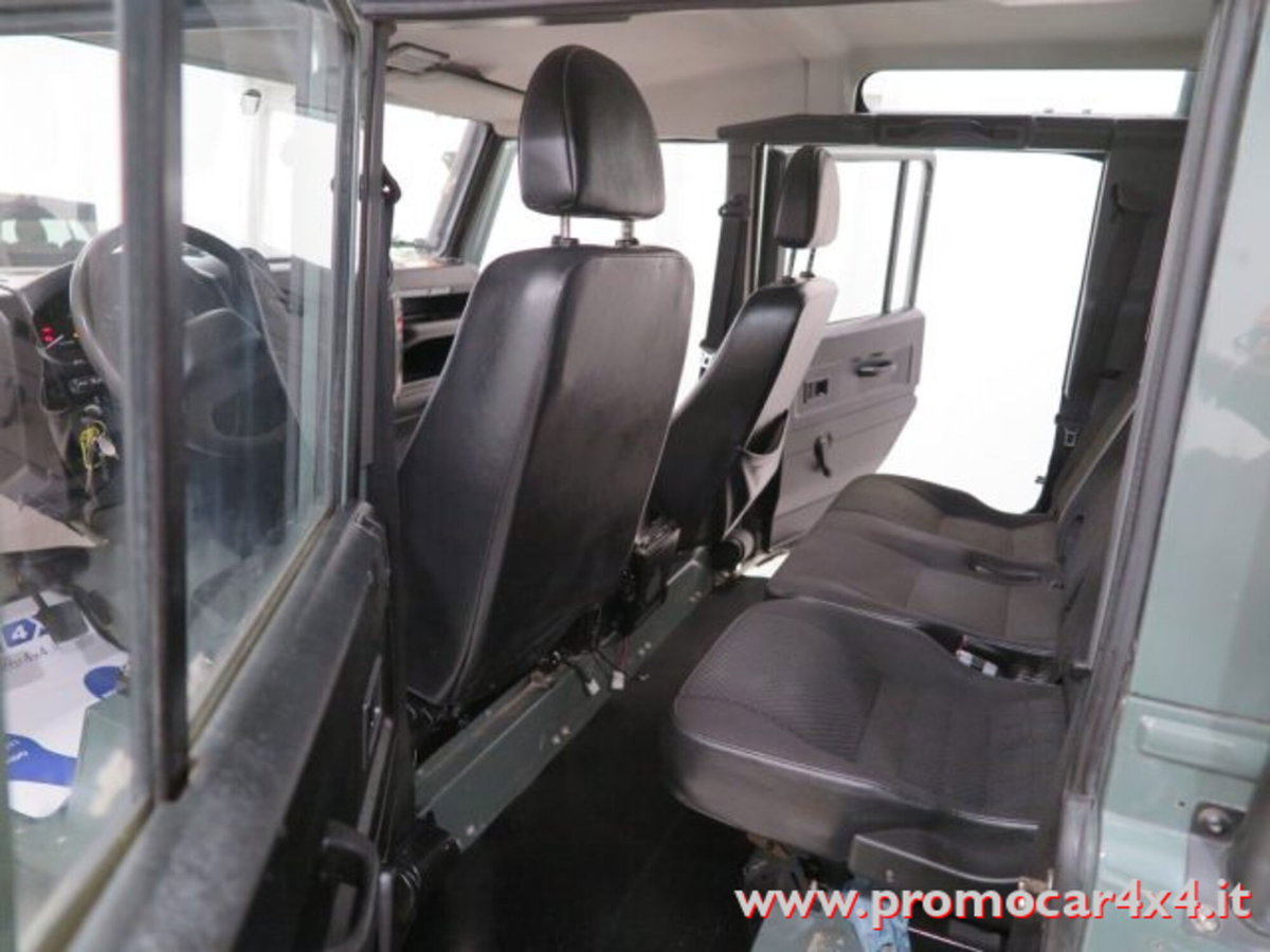 Land Rover Defender 110 2.4 TD4 Station Wagon E (14)