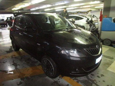 Lancia Ypsilon 1.0 FireFly 5 porte S&S Hybrid Ecochic Silver usata