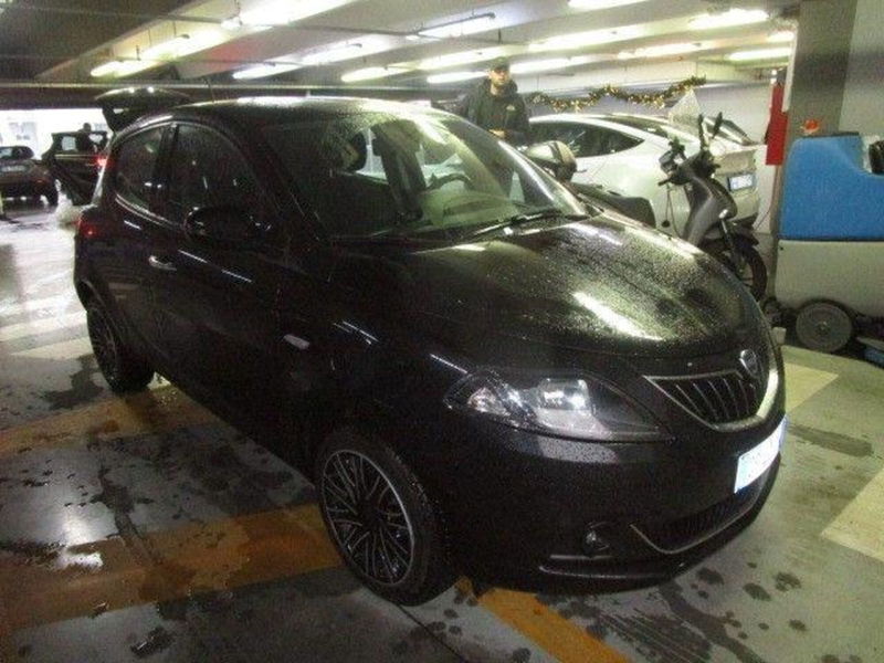 Lancia Ypsilon 1.0 FireFly 5 porte S&S Hybrid Ecochic Silver