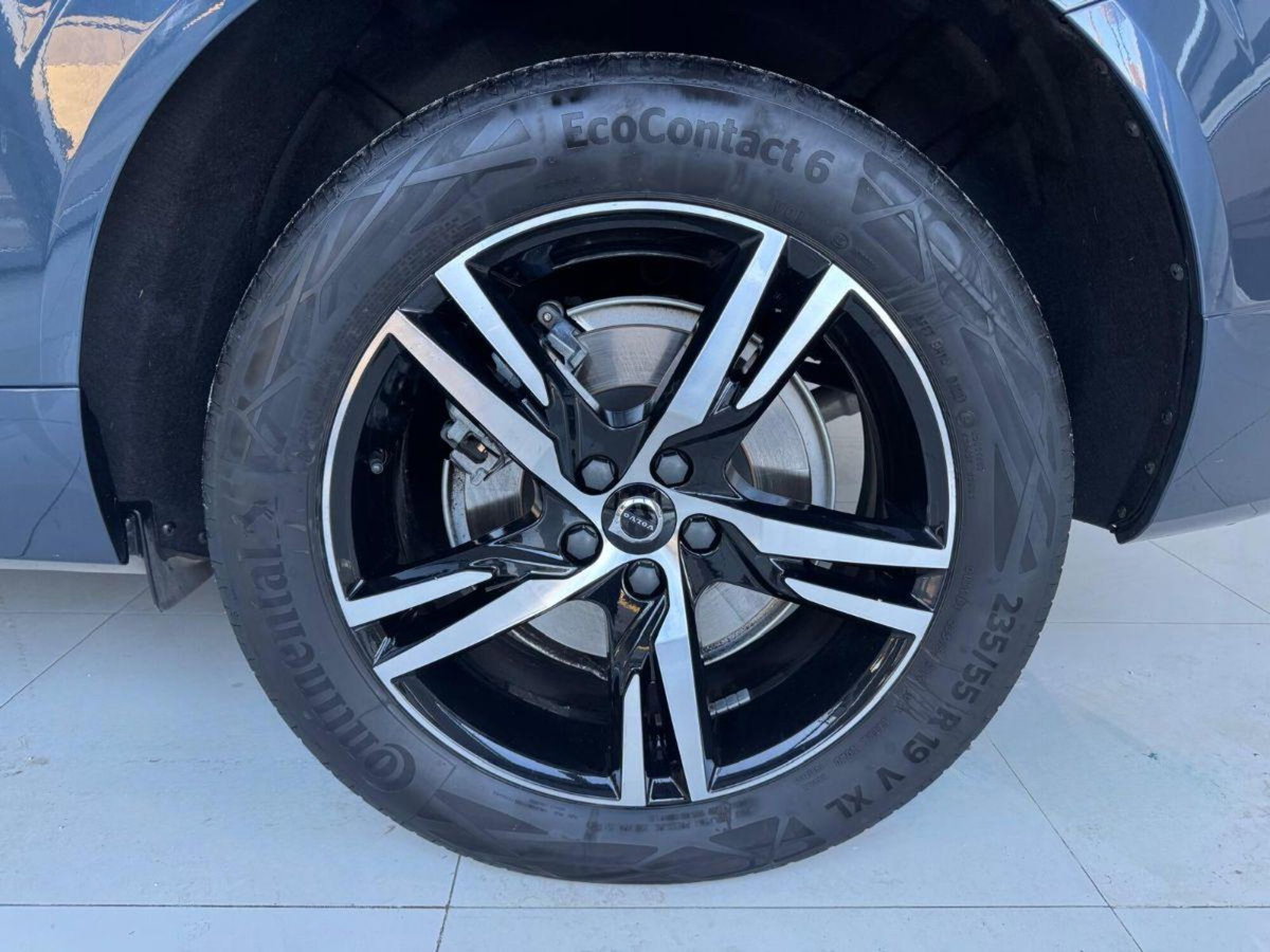 Volvo XC60 B4 (d) AWD automatico Plus Dark (10)