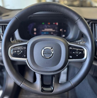 Volvo XC60 B4 (d) AWD automatico Plus Dark (16)