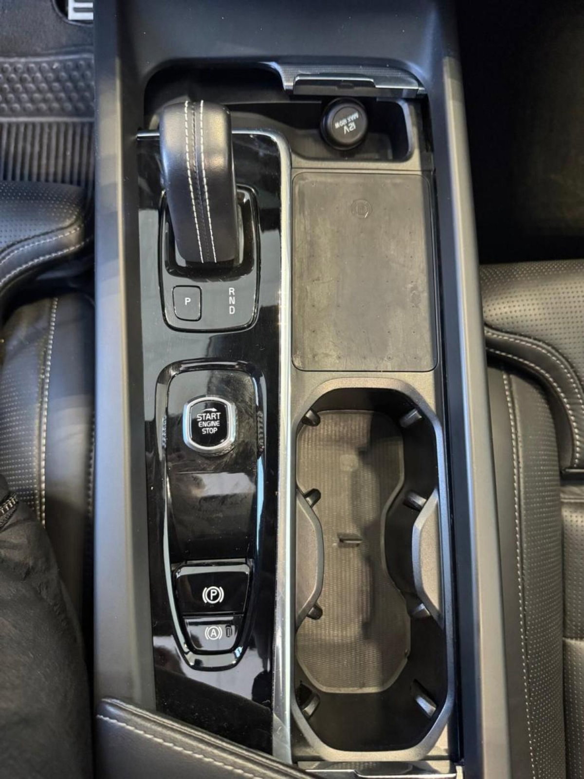 Volvo XC60 B4 (d) AWD automatico Plus Dark (20)