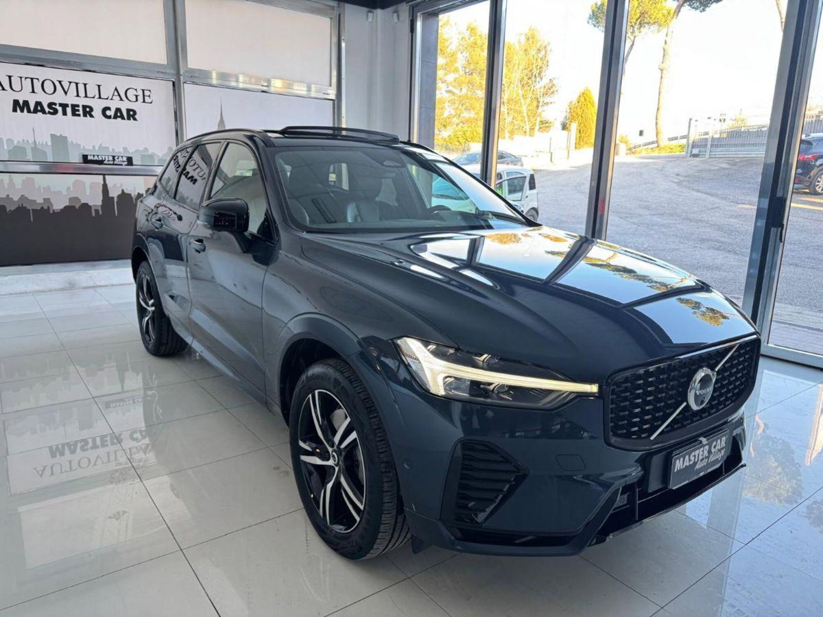 Volvo XC60 B4 (d) AWD automatico Plus Dark (3)