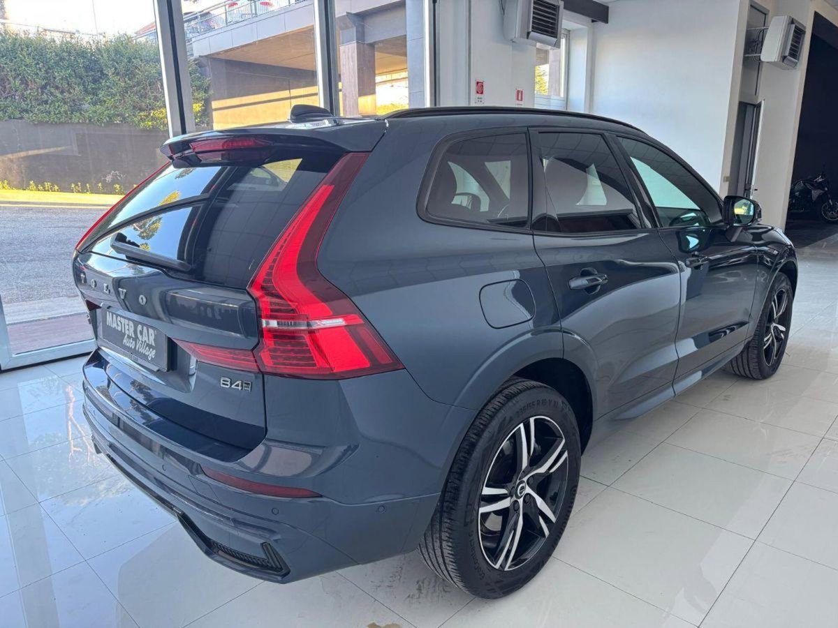 Volvo XC60 B4 (d) AWD automatico Plus Dark (4)