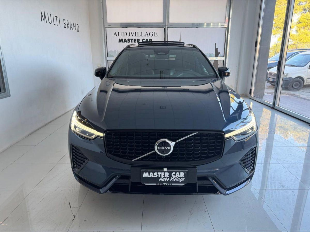 Volvo XC60 B4 (d) AWD automatico Plus Dark (5)