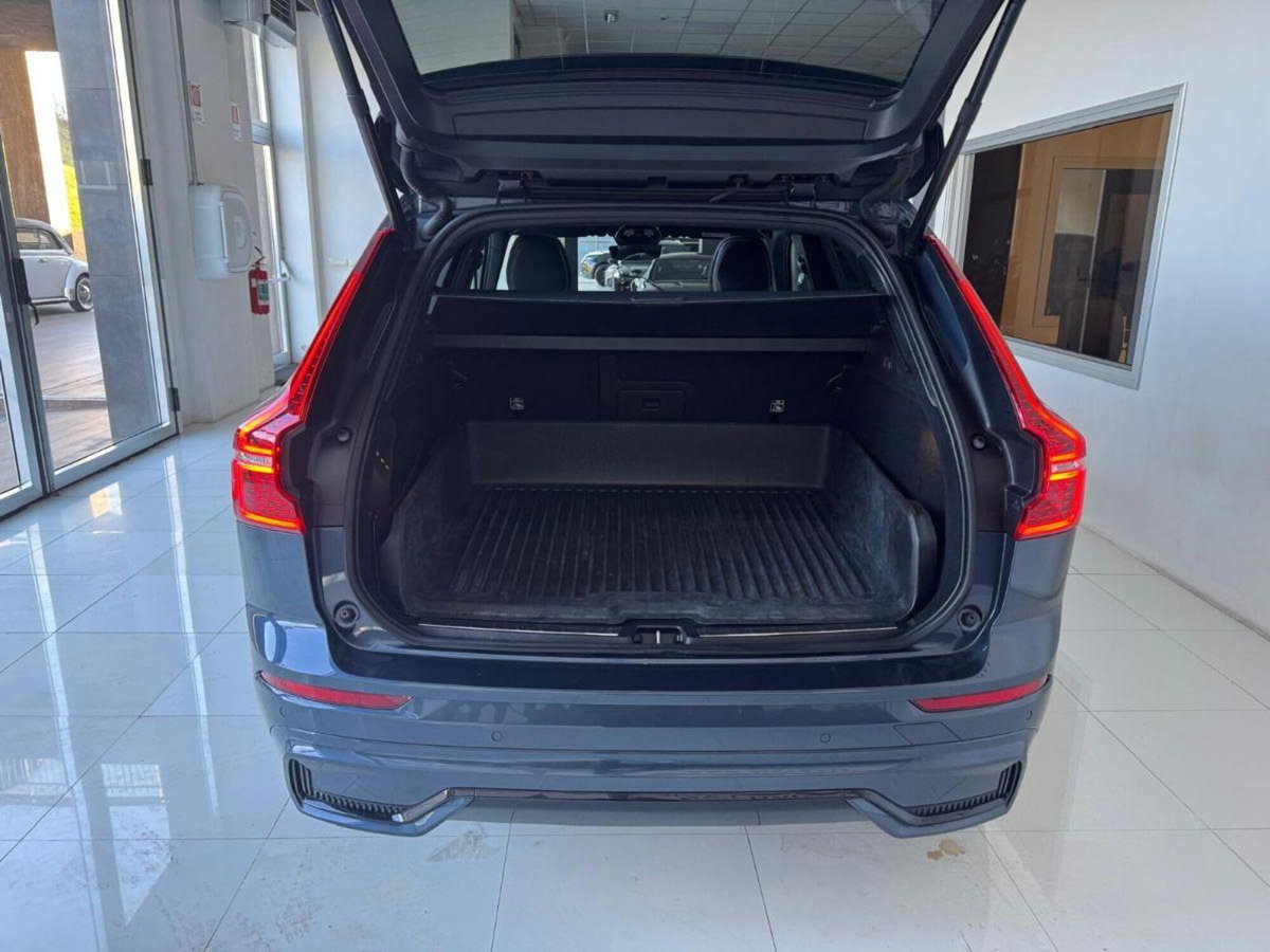 Volvo XC60 B4 (d) AWD automatico Plus Dark (8)