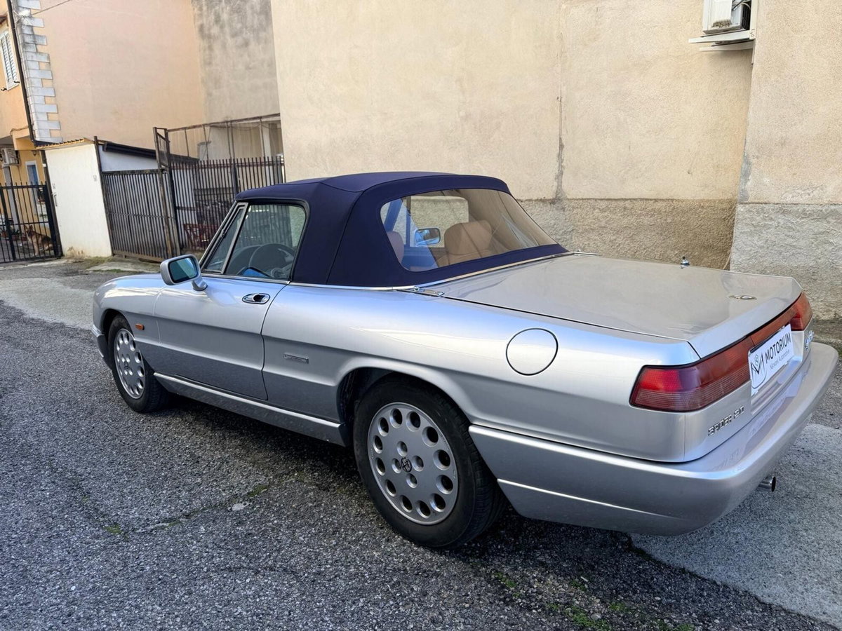 Alfa Romeo Spider 2.0i (2)