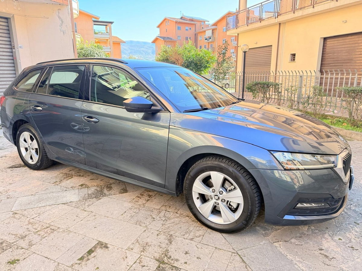 Skoda Octavia Station Wagon 2.0 TDI EVO SCR DSG Wagon Executive (4)