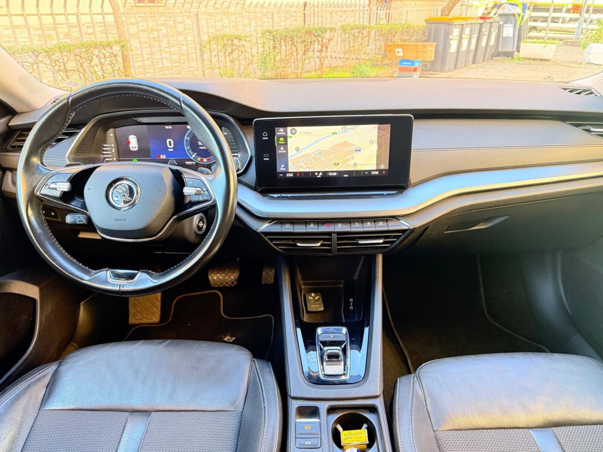 Skoda Octavia Station Wagon 2.0 TDI EVO SCR DSG Wagon Executive (8)