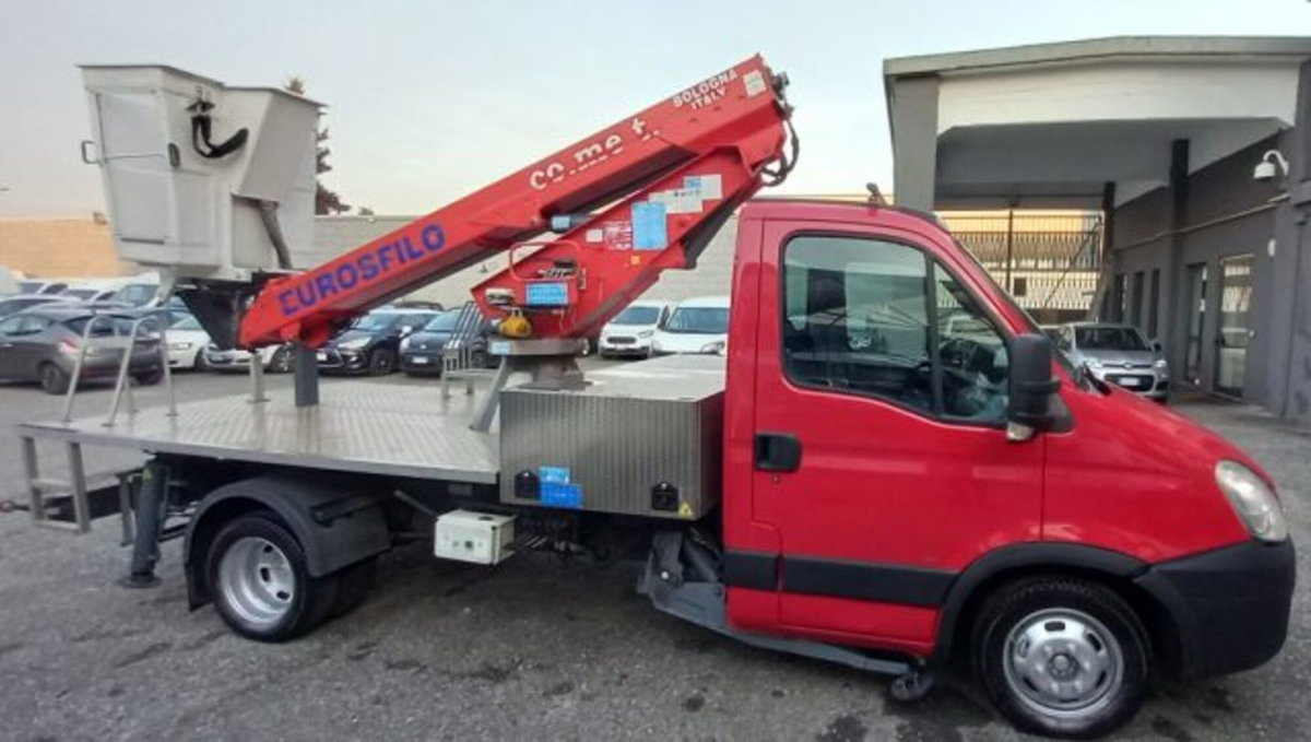 Iveco Ecodaily Telaio 2.3 Hpi PL-RG Cabinato (2)
